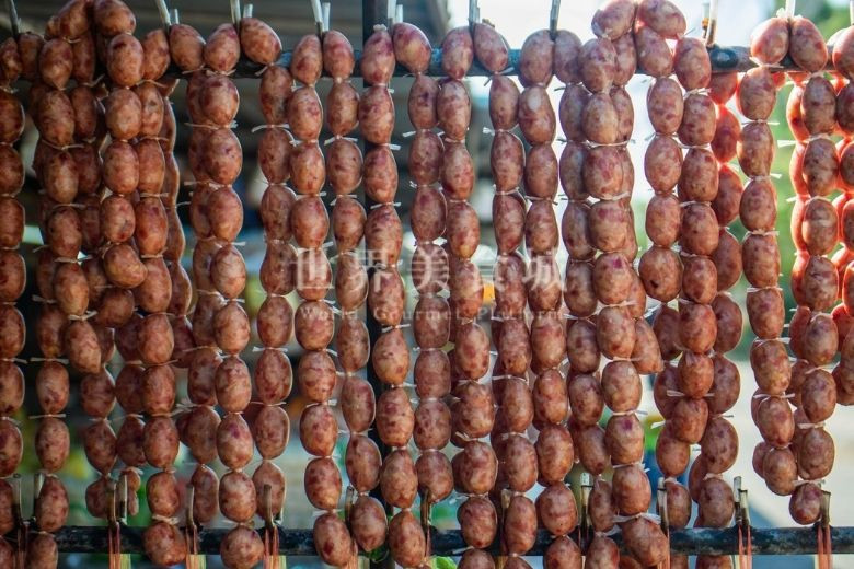 泰國東北知名的依善香腸，又稱伊森香腸